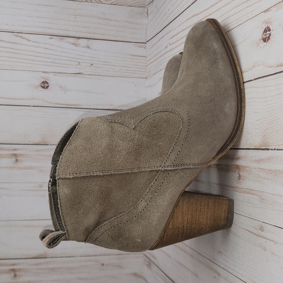 Steve Madden Plover Suede Western Style Booties - Picture 4 of 10